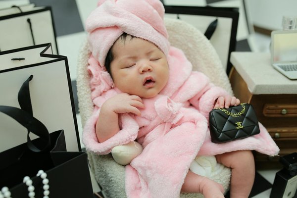 Chic and simple updo styles for medium-length hair: quick looks you"ll adore!